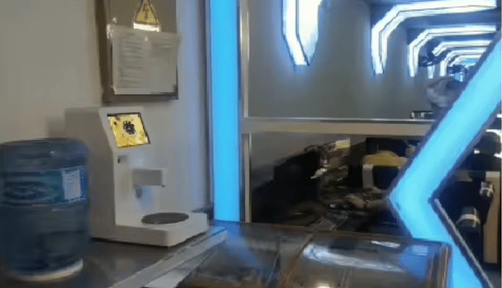 NEO CUCINA smart ramen cooker in an Internet cafe providing 3–5 minute hot meals for gamers.